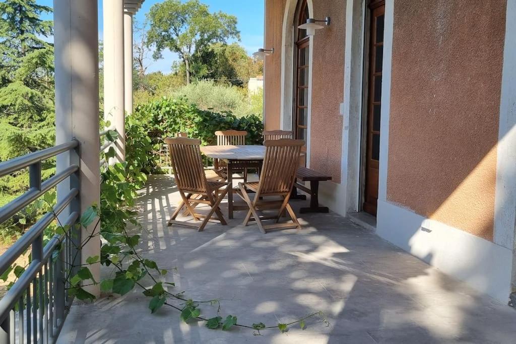Апартаменты La Provencale Юзес Экстерьер фото