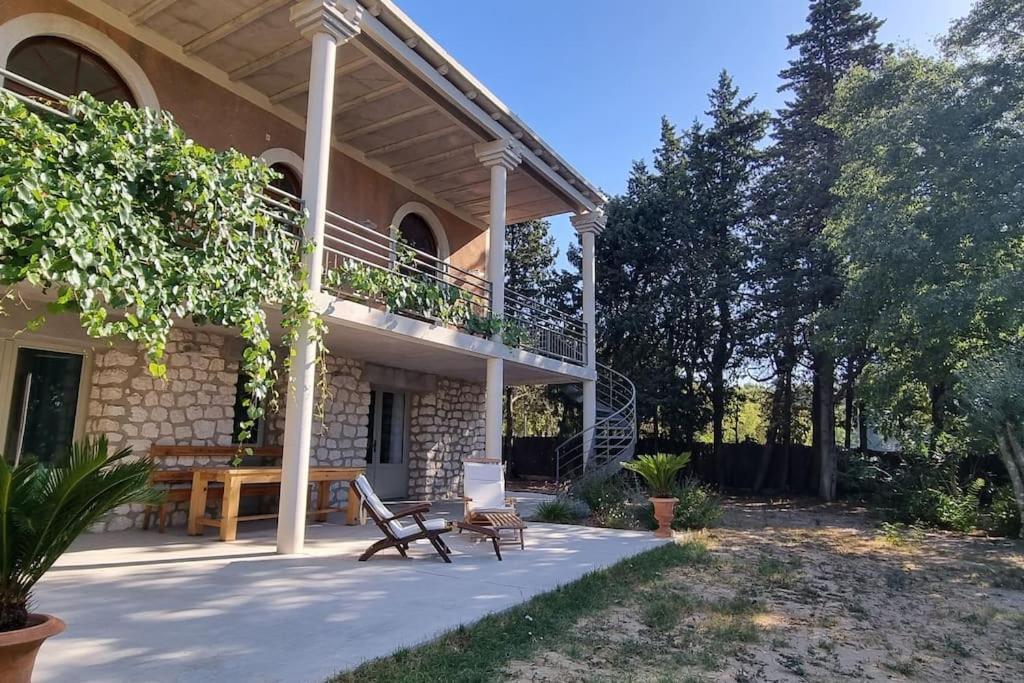Апартаменты La Provencale Юзес Экстерьер фото